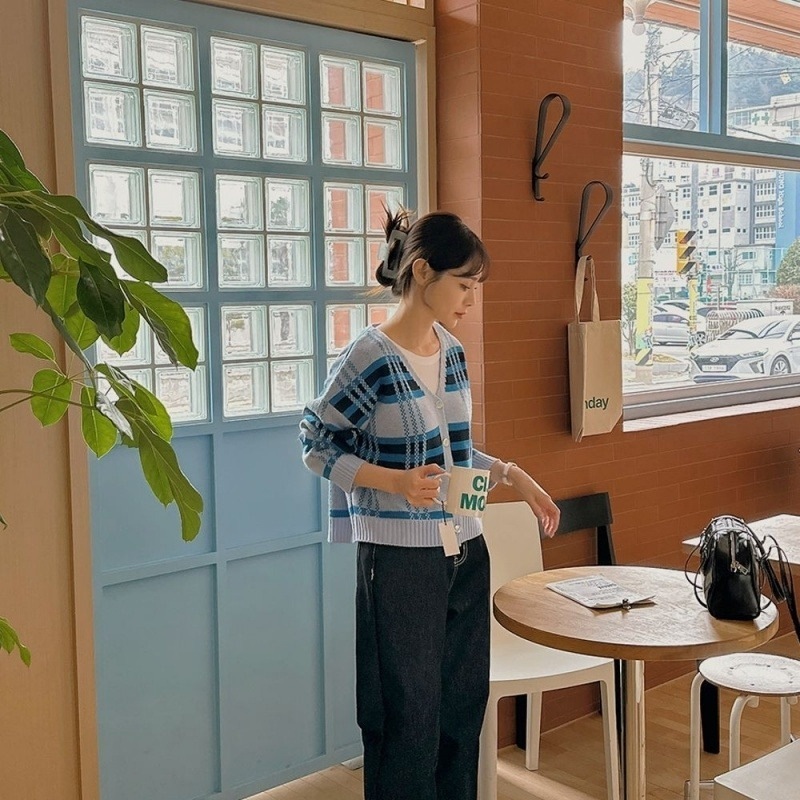 トップス セーター カーディガン レギュラー丈 不規則丈 袖あり 長袖 萌袖 襟なし 伸縮性 ニット かわいい 大人可愛い きれいめ シンプル カジュアル 大人 上品 おしゃれ レトロ 大人女子