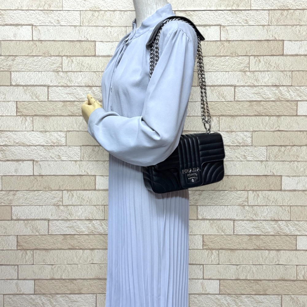 プラダ ダイアグラム ショルダーバッグ レザー 1BD108 ブラック PRADA 中古