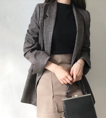 レディース コート アウター 上着 ミドル丈 長袖 襟付き ポケット 大人可愛い きれいめ シンプル カジュアル 上品 おしゃれ かっこいい レトロ ラフ クール エレガント 存在感 クラシカル