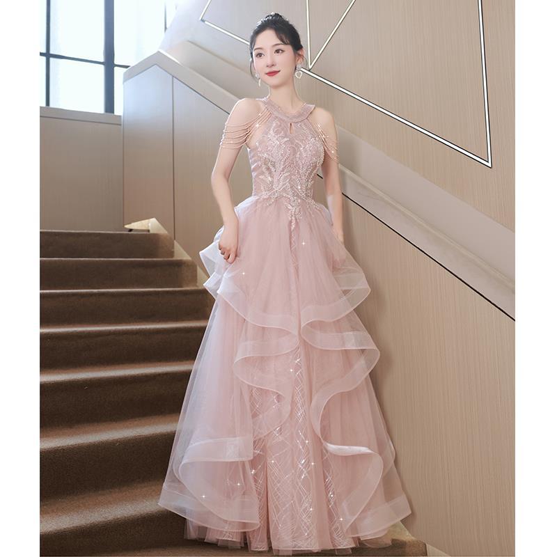 イブニングドレス女性用ライトラグジュアリーニッチハイエンドホルターネック宴会ホストアートテストパフォーマンス服ピンクエンゲージメントハイエンドセンス