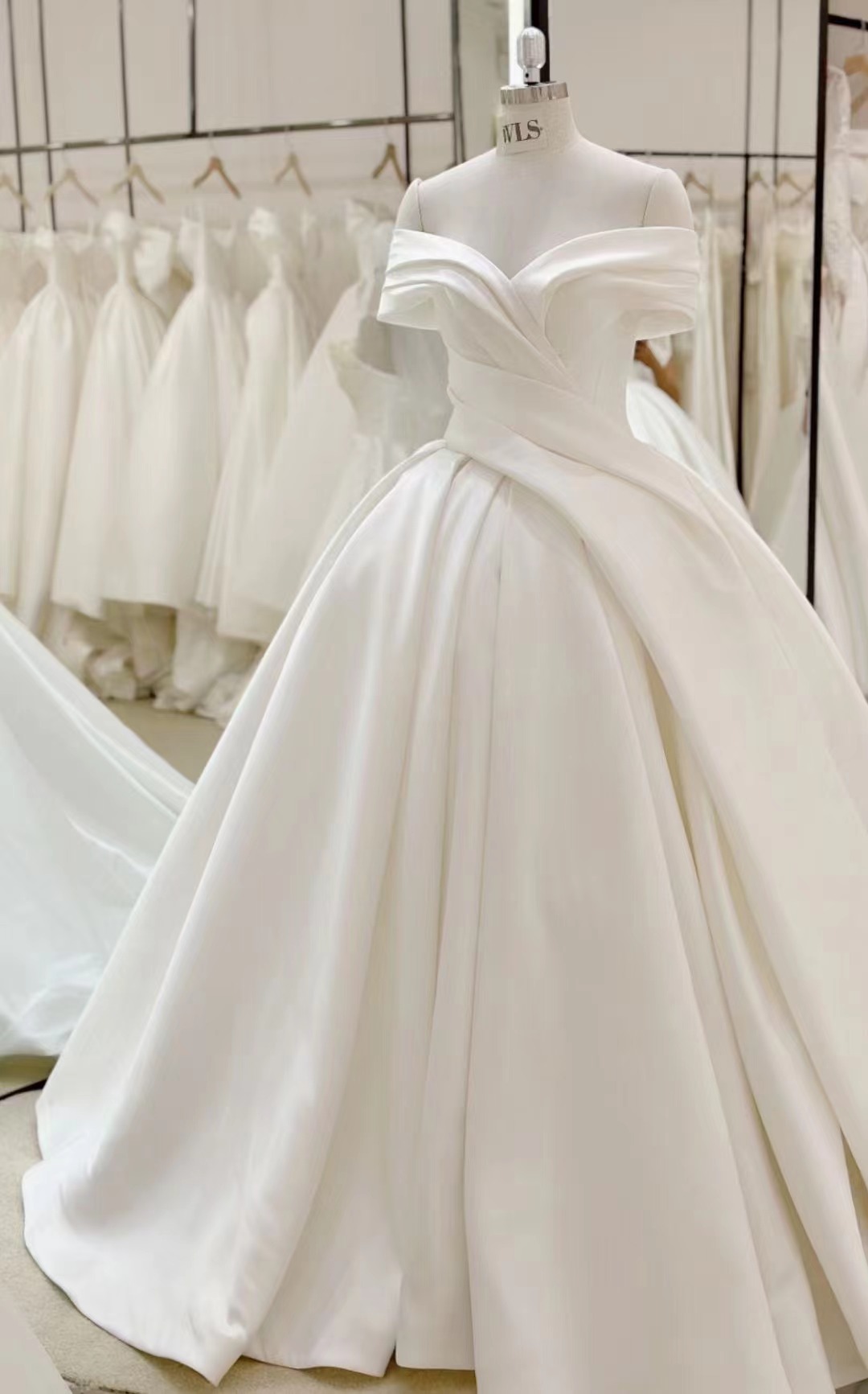 ウエディングドレス オフショルダー ボリュームドレス プリンセスライン 結婚式/披露宴