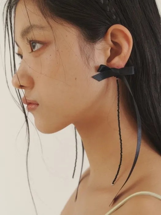 LOVE ME MONSTER Long Long Love Ribbon Earrings_BK 韓国コスメ 韓国ブランド レディースファッション アクセサリー ピアス 指輪 韓国人気 アイドル