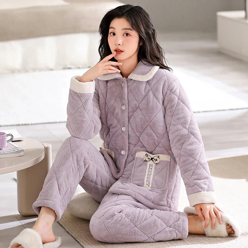 女性のためのパジャマ冬のコーラルベルベットプラスベルベット肥厚三層キルティングジャケットインターネットセレブスタイルフランネルホーム服大きいサイズのスーツ
