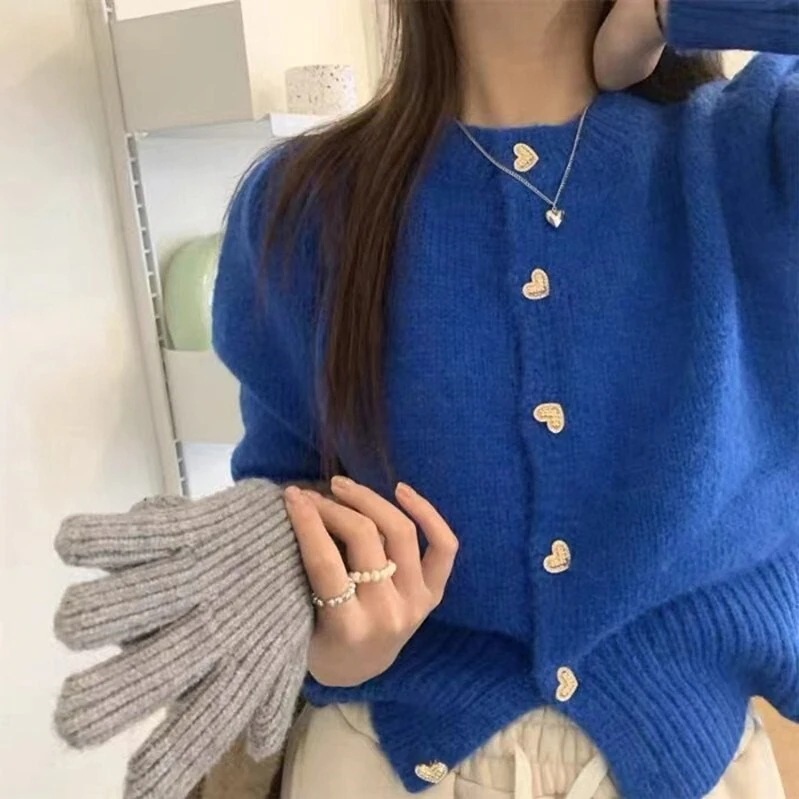 ニット セーター カーディガン 上着 ミディアム丈 ミドル丈 袖あり 長袖 ボリューム袖 萌袖 Vネック ポケット 前開き 綿 ポリエステル かわいい シンプル カジュアル おしゃれ お洒落 こなれ感