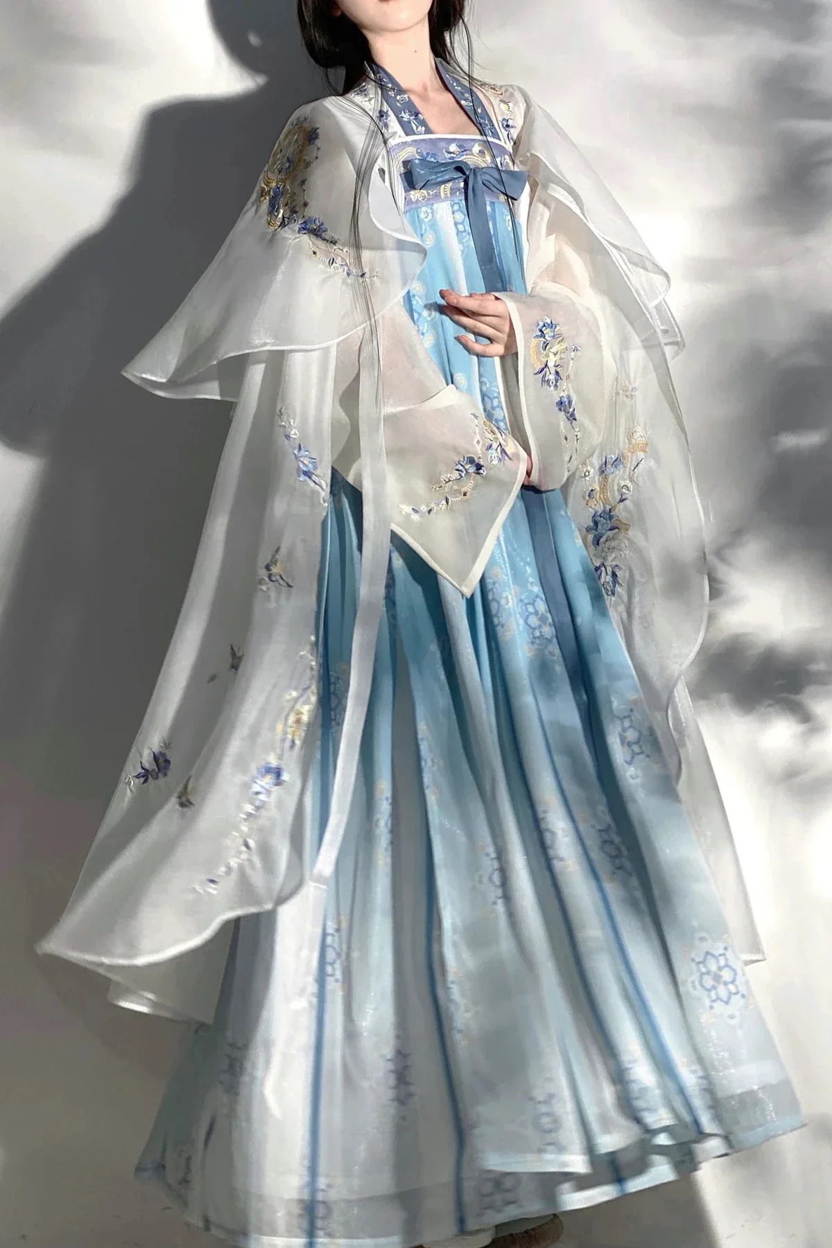 漢服女性蒙華胸丈アンダーシャツ厚手刺繍マント分割胸春夏デイリースーツ学生ワイド袖ハロウィンクリスマスパーティー仮装30%までに制限