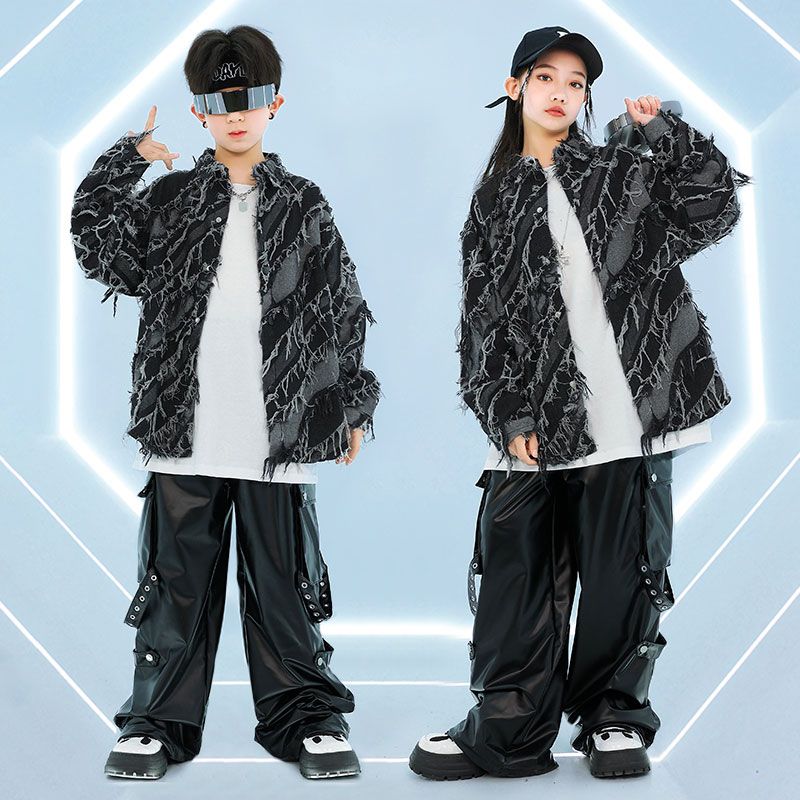 子供の街のダンスのファッションの服は街のクールでかっこいいです