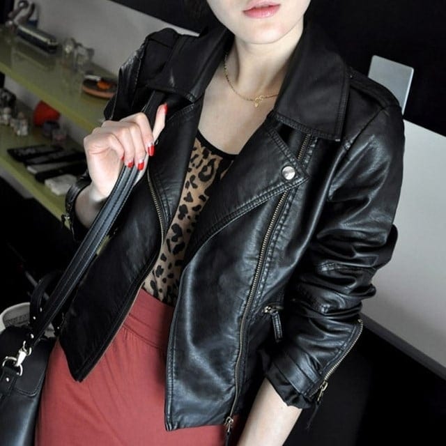 ジャケット レディース アウター フェイクレザー 革ジャン ライダース タイト ジップ ヴィンテージ風 ミディアム丈 ボア オーバーサイズ 韓国風 軽い 軽量 フード付き 冬服 厚手 アウター lou