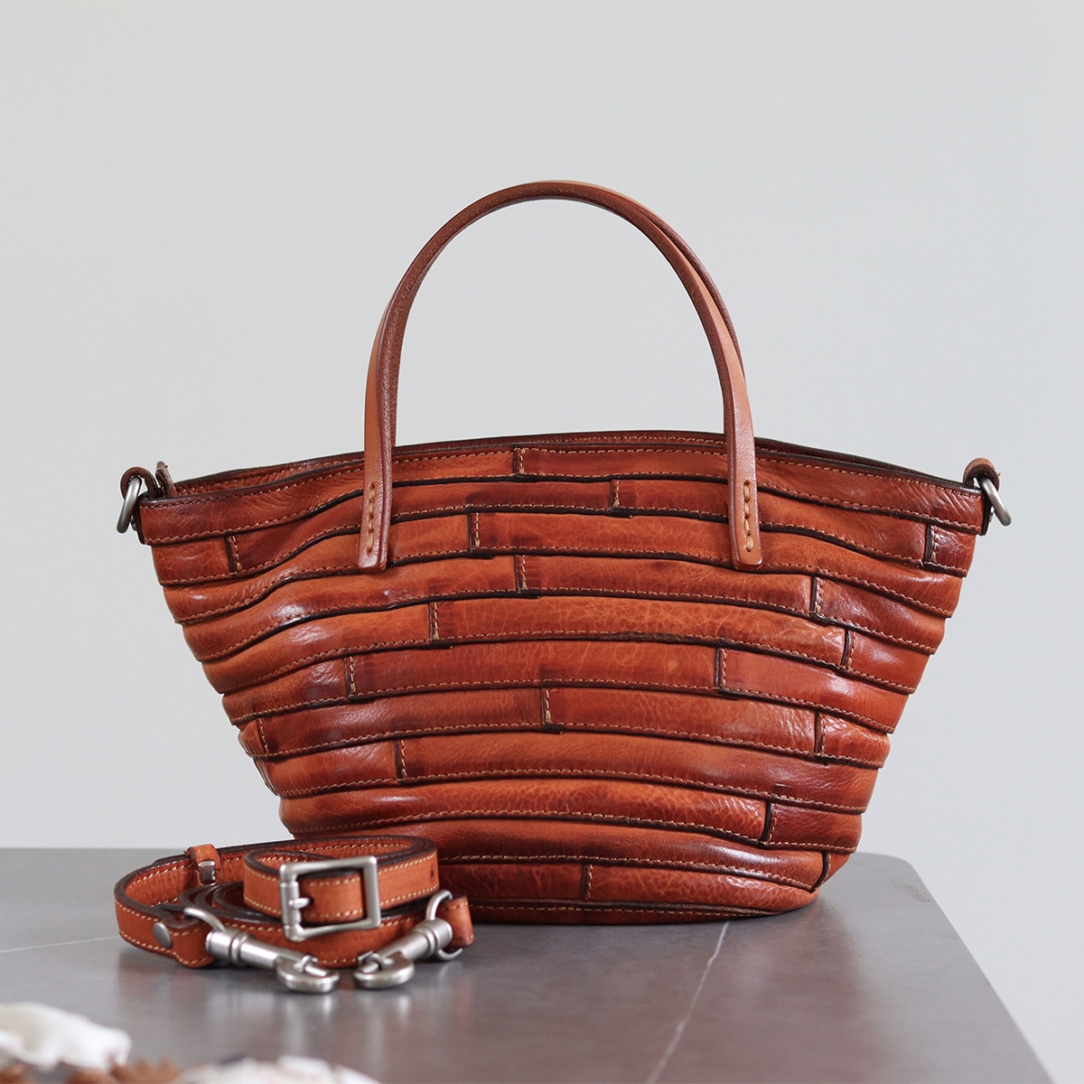 在庫処分 本革 ハンドバッグ 手提げバッグ レディース カバン 大容量 軽量 おしゃれ シンプル 鞄 上品質 通勤ショルダーバッグ