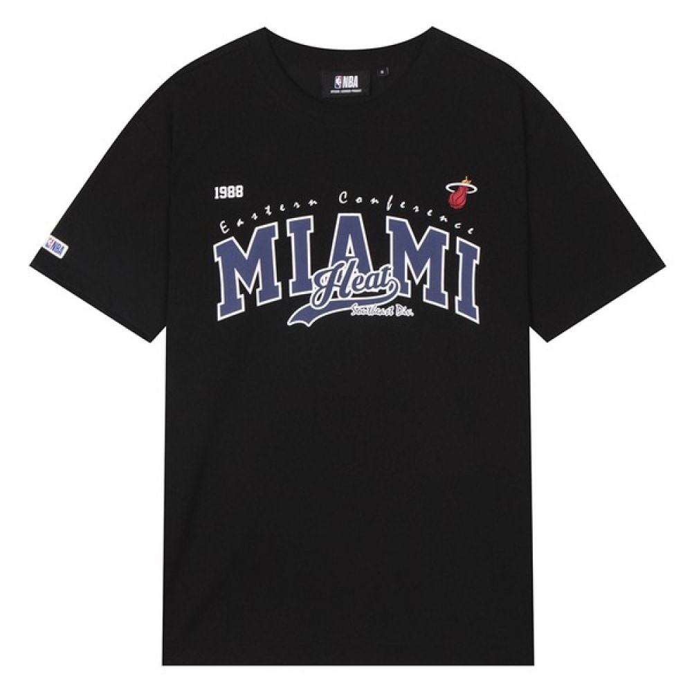 [NBA] マイアミトラベルアーチショートスリーブ T シャツ (N242TS072P)