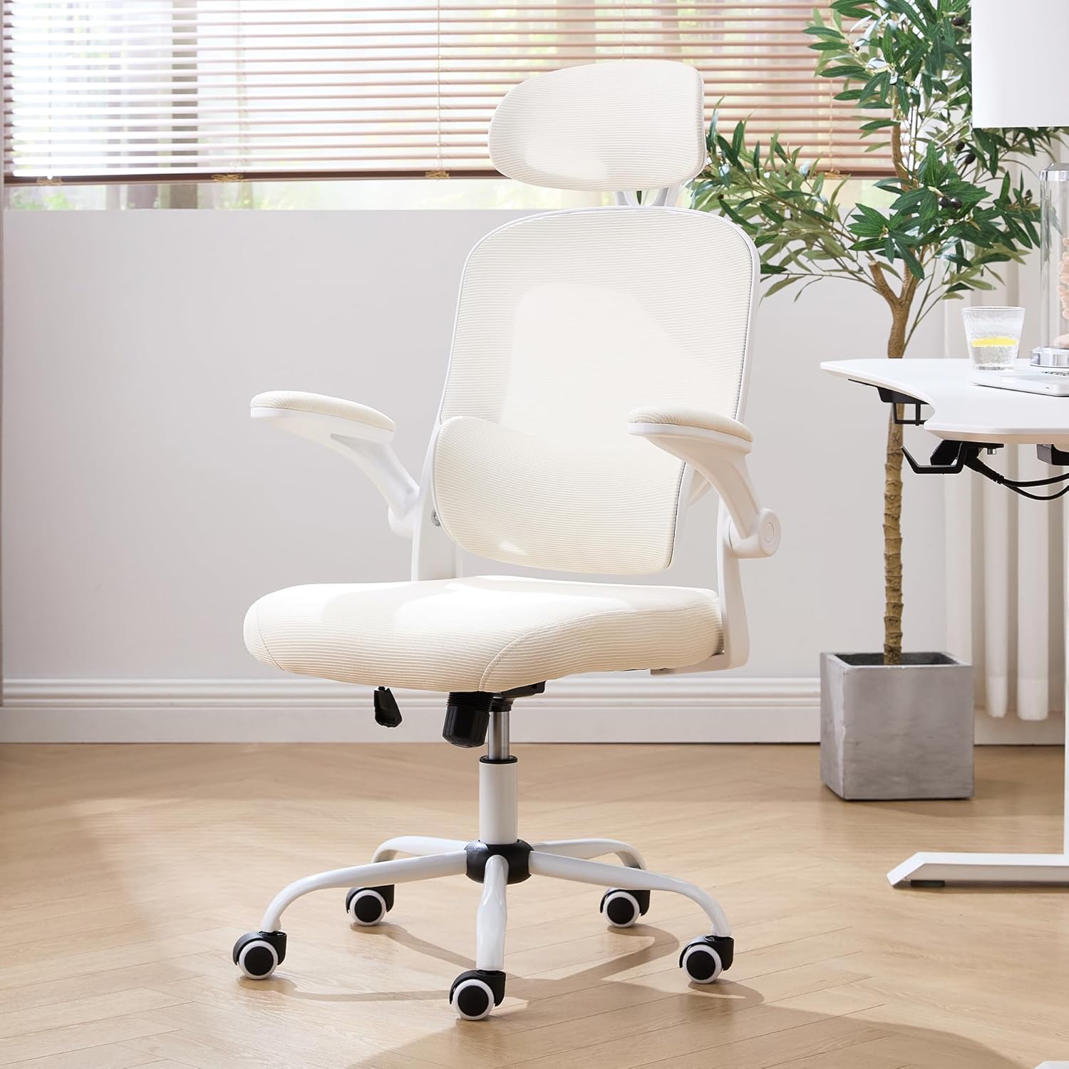 オフィスチェア 人間工学 メッシュ 椅子 ヘッドレスト付き 90度跳ね上げ式アームレスト 通気性 メッシュチェア 昇降回転 在宅ワーク 椅子 ホワイト