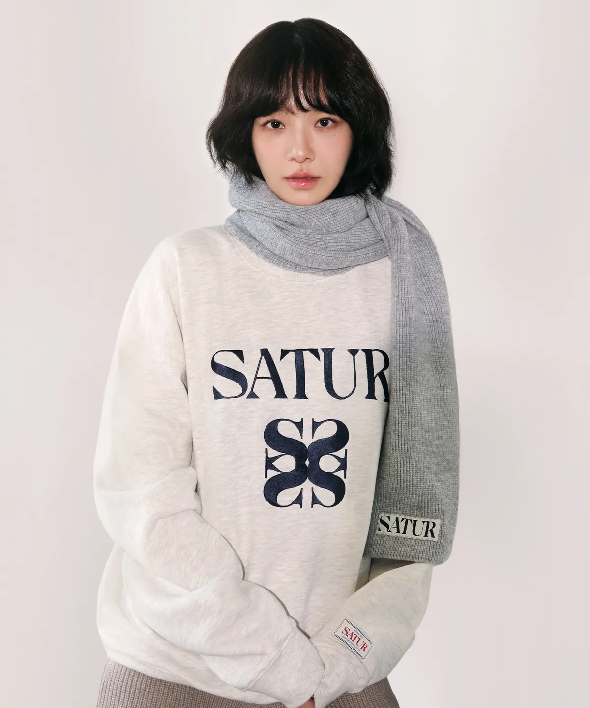 [パク·ギュヨン着用] クラシック ロゴ スウェットシャツ メランジ アイボリー 韓国の人気ファッションブランド