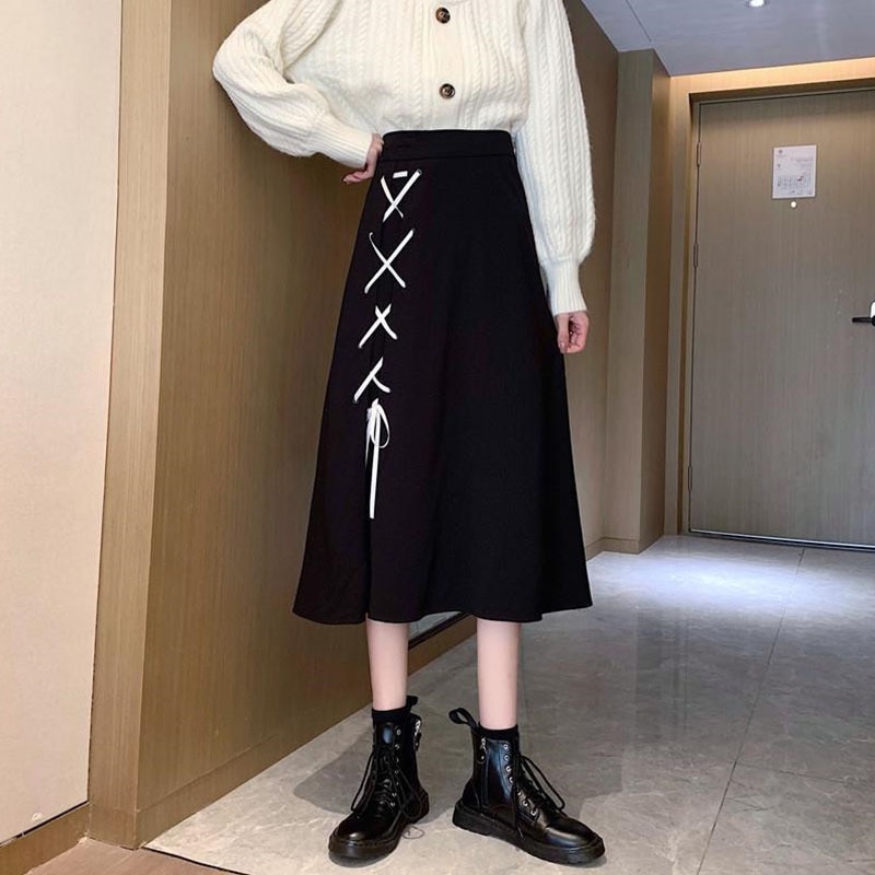 編み上げレースアップ スカート ボトムス 膝下 ミディアム丈 Aライン リボン ハイウエスト 綿 ポリエステル シンプル おしゃれ お洒落 無地 秋 冬 10代 20代 30代 40代 レディース