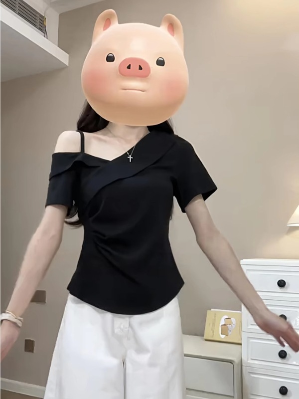 大きいサイズのぽっちゃりさん向け高級感のあるクロスネックオフショルダー半袖シャツ夏のスリムフィットで着痩せ効果のある万能トップス