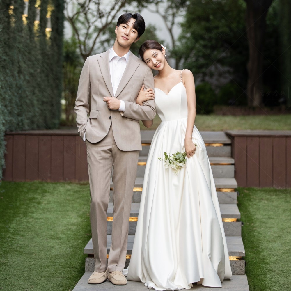 ウエディングドレス 白 Aラインドレス 結婚式 花嫁 挙式 エンパイアライン トレーンライン ブライダル 二次会 レディース ロングドレスプリンセスライン 撮影