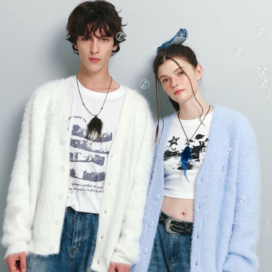 화이트 앙고라 브이넥 단추 가디건