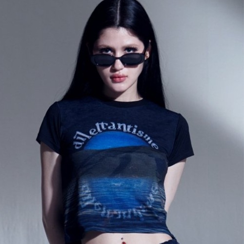 ムーングラフィッククロップTシャツ