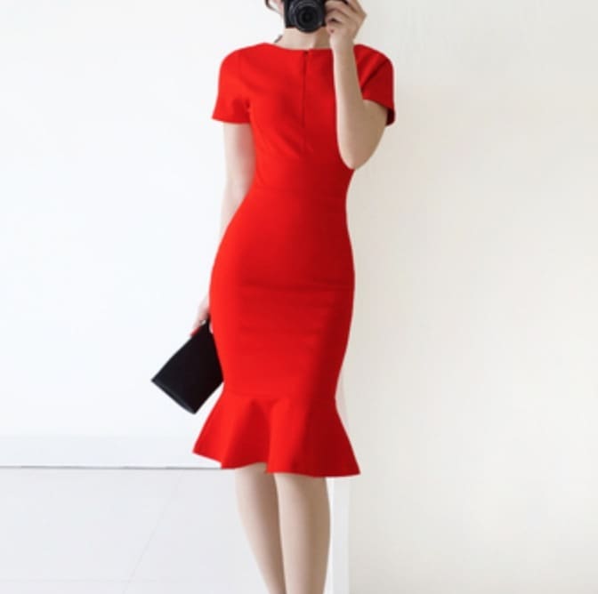 ワンピース デート かわいい 大人可愛い きれいめ シンプル カジュアル 大人 上品 おしゃれ Vネック 半袖 フリル マーメイド タイト エレガント 結婚式 イベント 2次会 ママ レッド ブラック