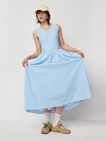 Dantajia 気質 V ネックノースリーブサスペンダードレス 2024 夏の新しいウエスト痩身ミッドレングススカート