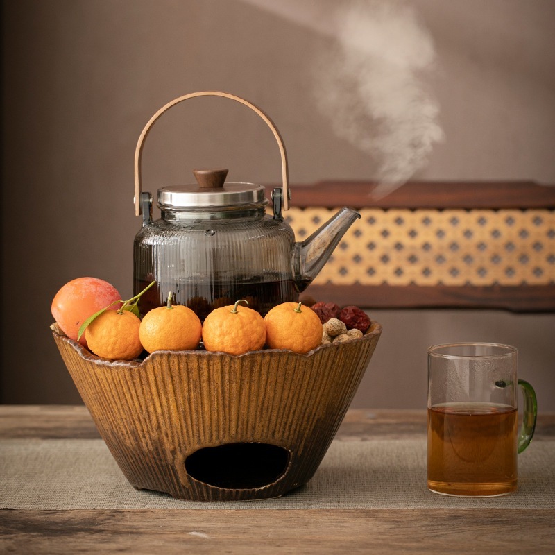 囲炉裏を囲んでお茶を沸かす炭ストーブ炭火お茶ストーブアウトドア炭火急須焼きお茶沸かし器日本家庭用室内セット