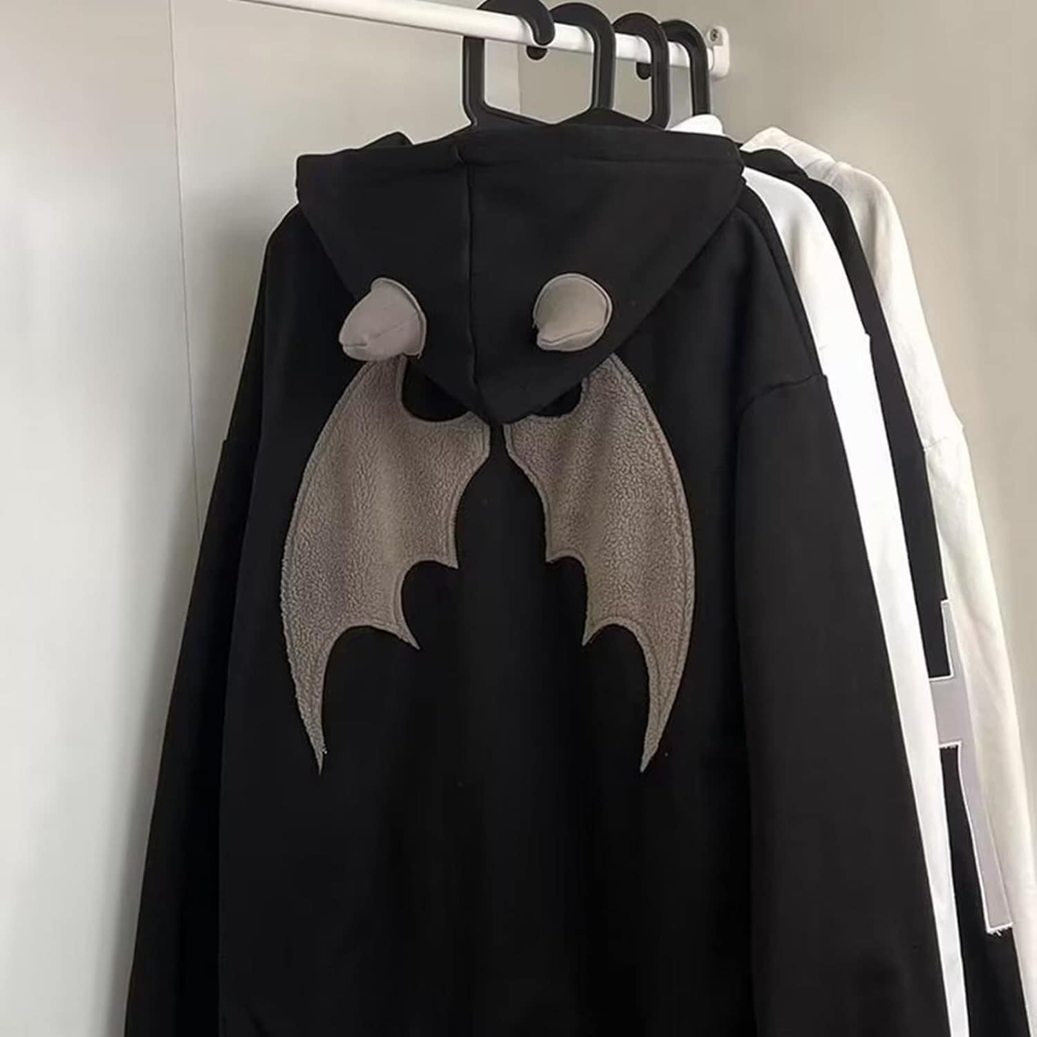 パーカー フードパーカー メンズ ジャージ 悪魔柄 刺繍 ジップアップ 春秋 長袖 おしゃれ トレーナー 伸縮性 プルオーバー オーバーサイズ 快適 通勤 ストリート系 旅行 贈り物 ヒップホップ ト