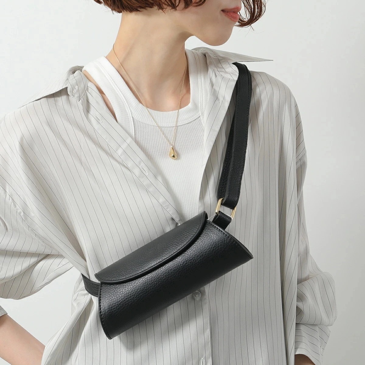 AULENTTI オウレンティ ミニバッグ SS23-Y02-MINI レディース レザー ボディバッグ ショルダーバッグ ベルトバッグ 鞄 D28/BLACK 【mega】 13,424円