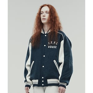 Qoo10 LUV IS TRUE CH DEVIL VARCITY ロゴ