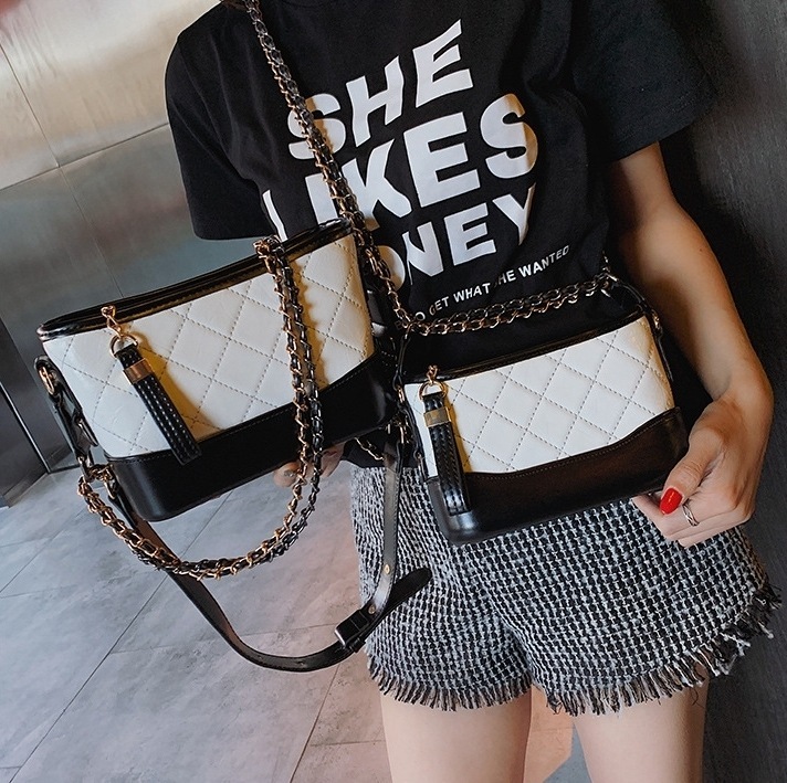 5色 ショルダーバッグ ハンドバッグ 肩掛け 斜めがけ 大人 小さめ 大きめ かわいい おしゃれ ファスナー付き 通勤 旅行 韓国ファッション チェーン ストラップ 横長 ファスナー 仕切り ミニ 小