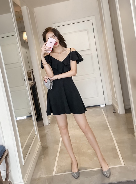 ワンピース ブラック レッド スリム 細身 ストレート スマート かわいい きれいめ シンプル 大人