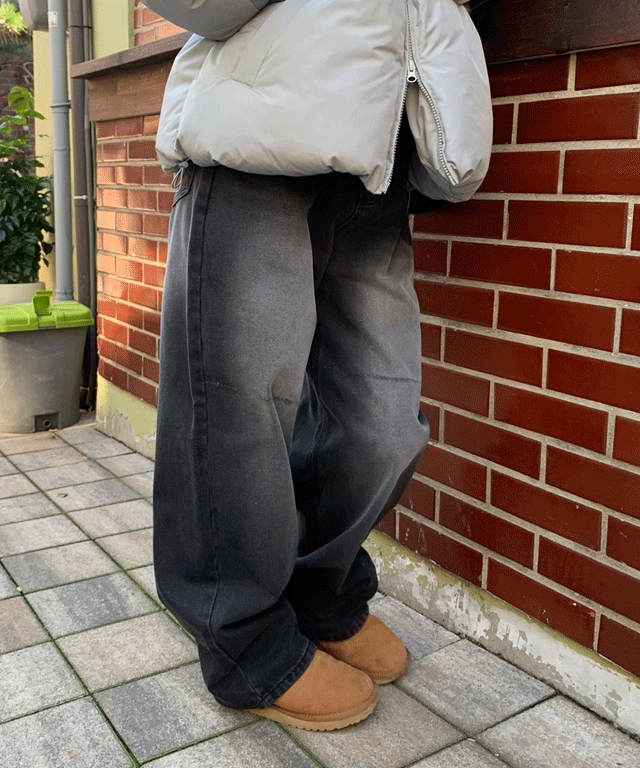 トレインウェイブラックジーンズ