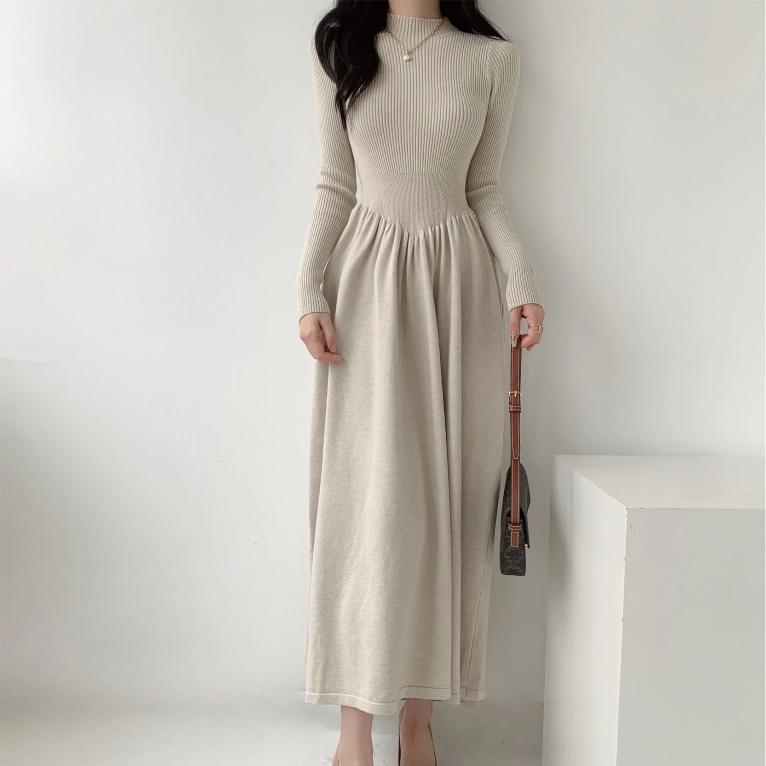 秋冬の女性用ハーフタートルネック長袖ニットワンピースコートとセーターのボトムフレンチロングスカート