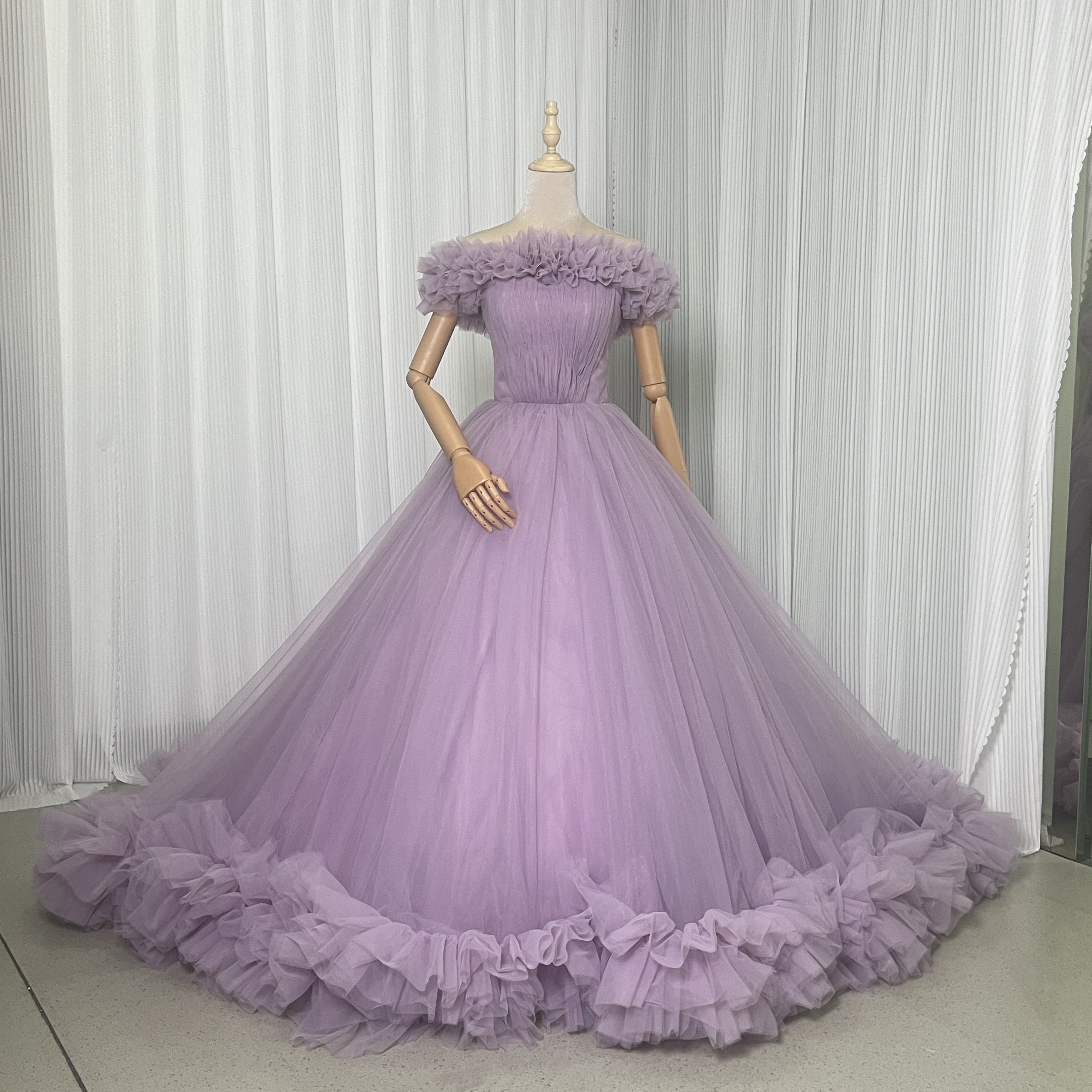 人気上昇！カラードレス パープル オフショルダー ラッフルフリル 華やかなトレーン 花嫁 42,990円