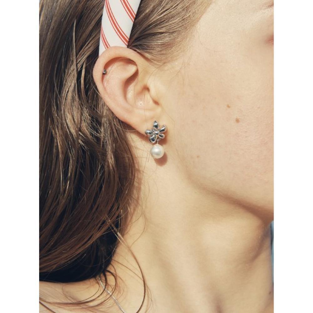 VINTAGE HOLLYWOOD Oxalis Flower Pearl Earrings VH2336EA0