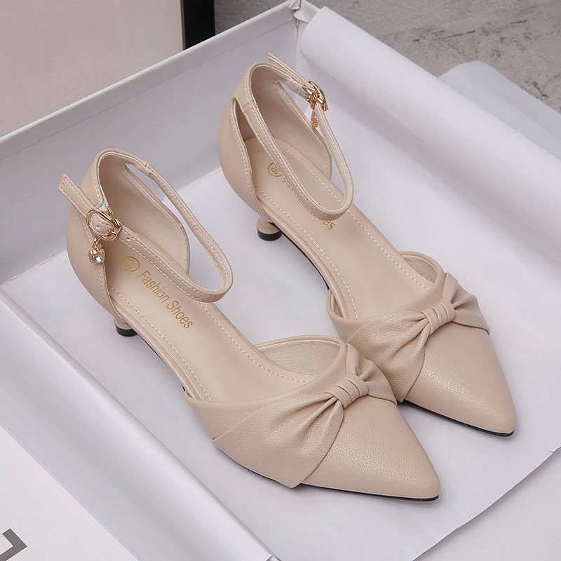 ハイヒール女性の新しい気質中空単靴夏はスカートに合わせて一字帯包頭サンダルを履く