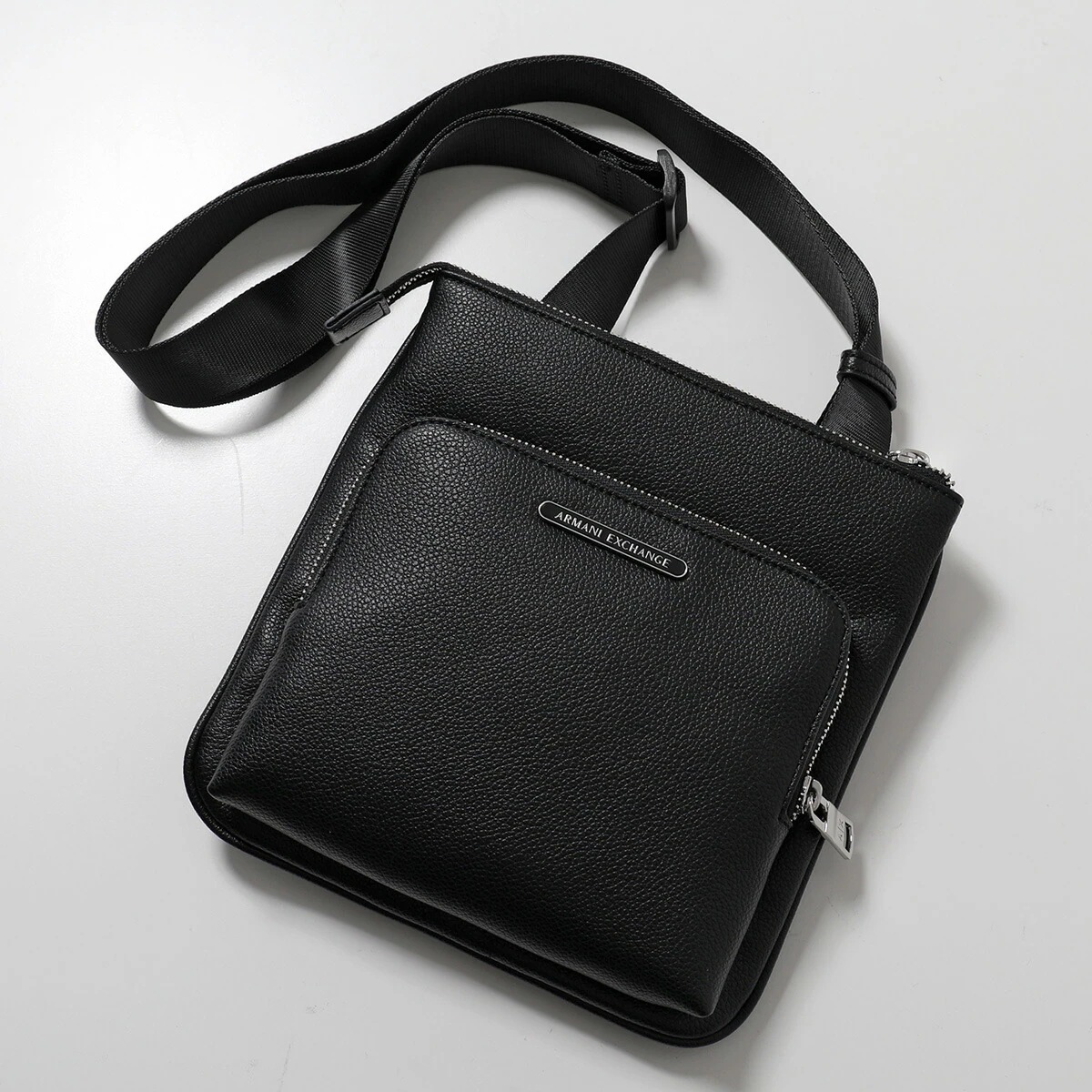 ARMANI EXCHANGE A/X アルマーニ エクスチェンジ ショルダーバッグ OKINAWA FLAT CROSSBODY XM000846 AF12134 メンズ メタルロゴ