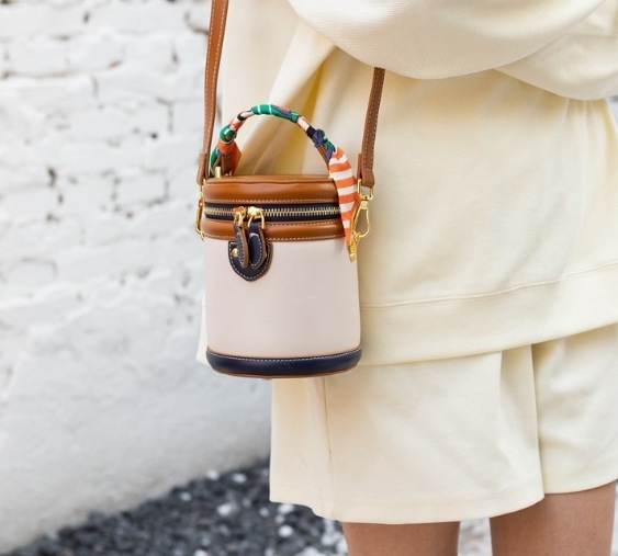 ミニショルダーバック シルクスカーフ 2way バケツ型 スタッズ 上品 韓国 レディース オルチャン 20代 30代 40代 エレガント 個性的 自立 化粧ポーチ 斜め掛けバック