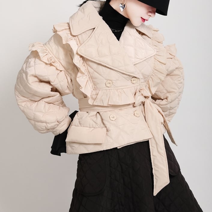 中綿コート レディース アウター キルティングジャケット ショート丈 フリル モード 切り替え 襟付き キルティング 薄手 マニッシュ 韓国風 軽い 軽量 冬服 厚手 アウター 暖かい lout013