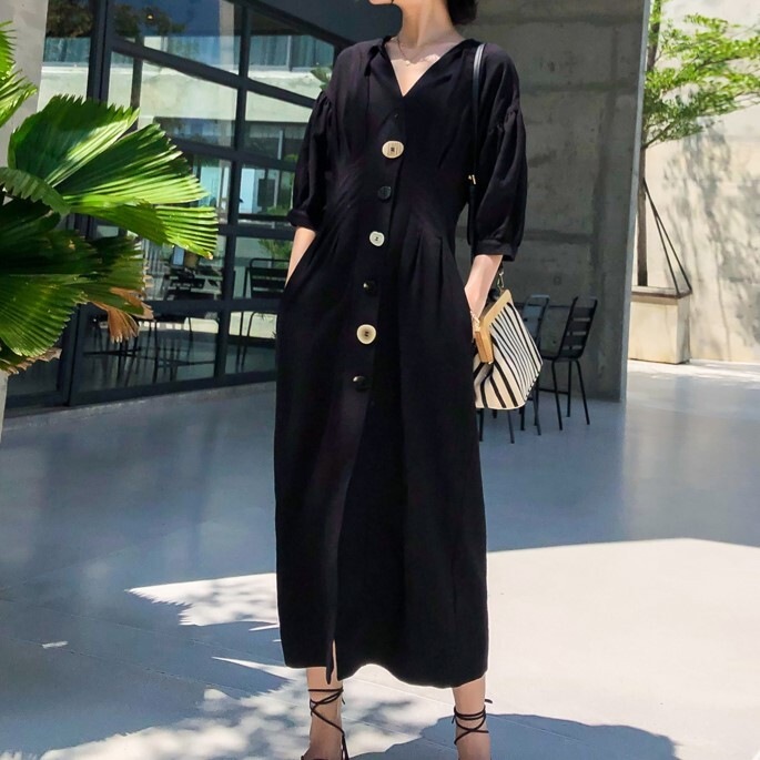 ワンピース 半袖 春 夏 カジュアル ロング シャツワンピース 膝下 ミモレ丈 ロング丈 7分丈 Vネック フレア セミフレア Aライン 切り替えデザイン 前開き 黒 ブラック S M L ゆったり