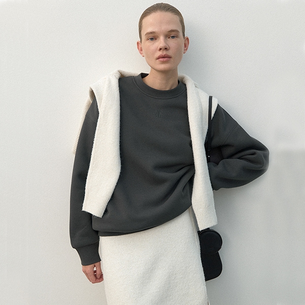 (T-6945)ESSENTIAL LOGO OVER SWEATSHIRT