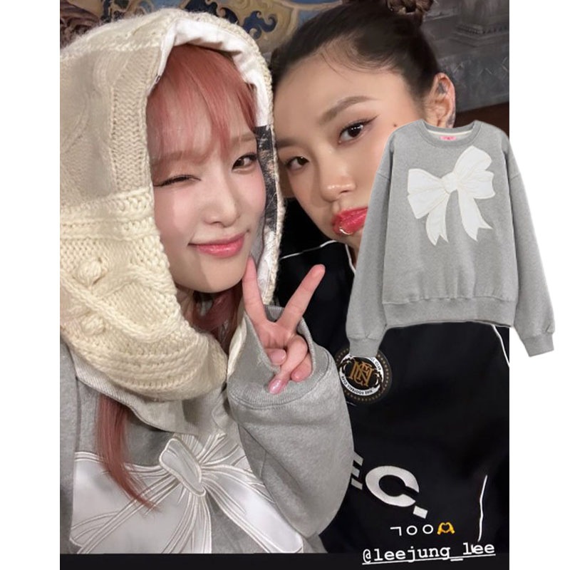 [CHOI YENA 着用!] BIG RIBBON APPLIQUE SWEATSHIRTS (2COLORS)