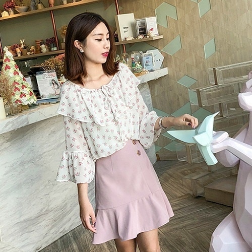 2025.花柄シフォンフレアブラウストップス(ホワイト)